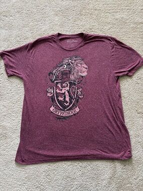 Warner Bros. Gryffindor Maroon Heather Short Sleeve Tee